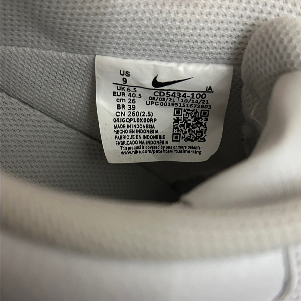 Women’s size 9 Nike Court Vision Low All-White Leather Sneakers - Picture 5 of 5